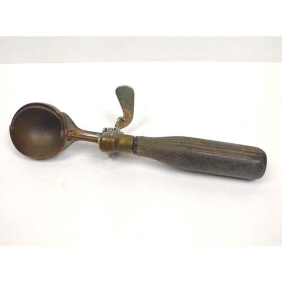 Vintage Hamilton Beach Mechanical Spring Action Ice Cream Scoop Collectible - Picture 1 of 9